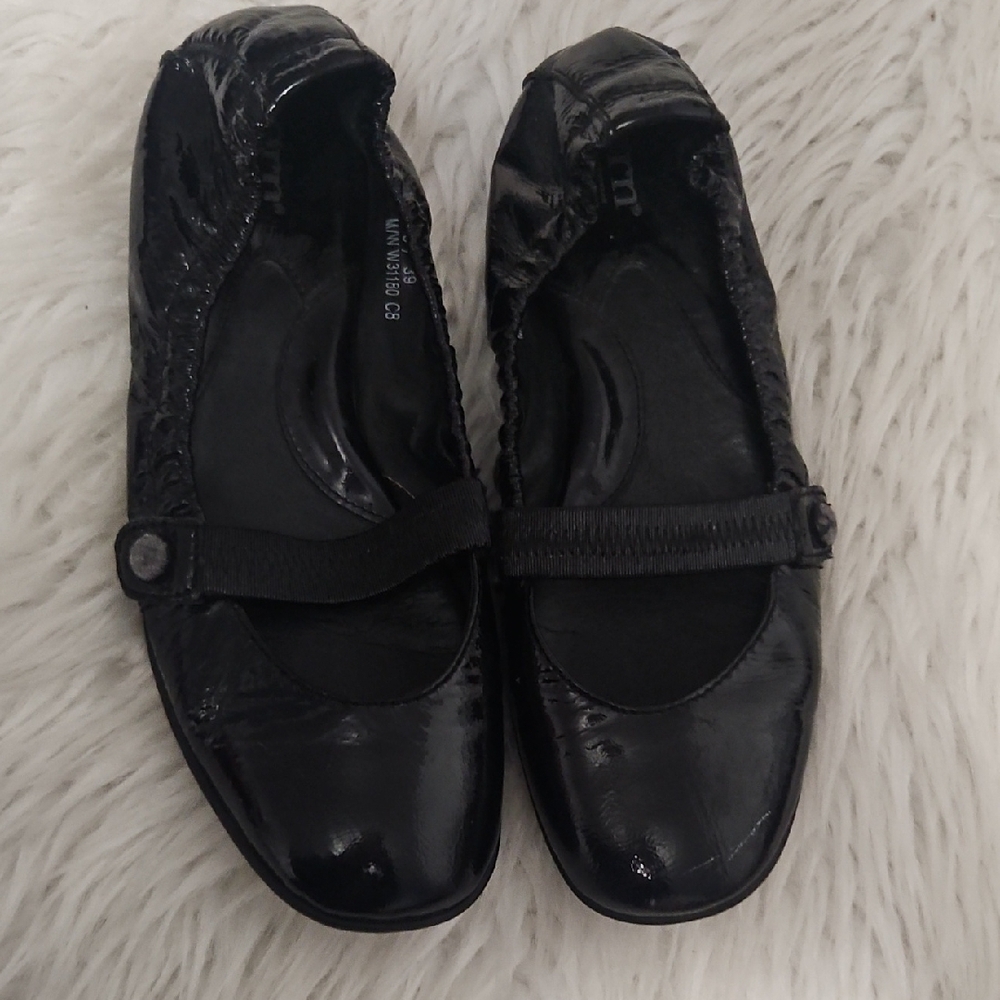 Women's Patent Black Mary Jane Flats with Strap - Picture 10 of 11